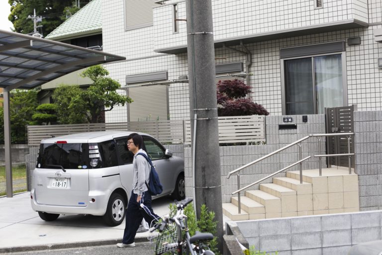 peut on aménager parking devant sa maison