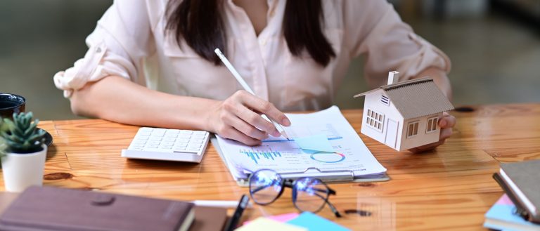 Investir dans l'immobilier papier avec la SCPI : quels avantages ?