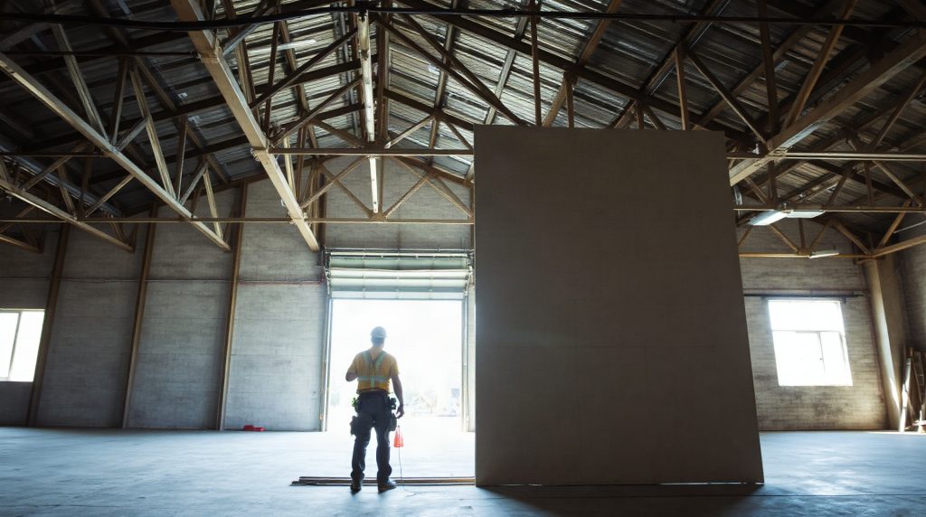 Intérieur d'un entrepôt en cours de transformation en loft résidentiel